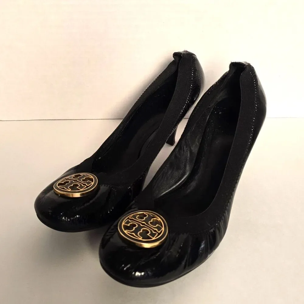 TORY BURCH Caroline Black Patent Leather Pumps Gold Medallion Sz 8